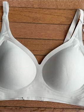 BELLA Shapewear Deep V Wireless Push-Up Bra | Nude | Size Large | NWT
